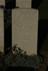 Caterpillar Valley Cemetery Longueval - Smith, E A